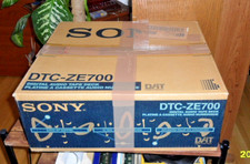 DAT-Recorder Sony DTC-ZE 700 - davon Original...