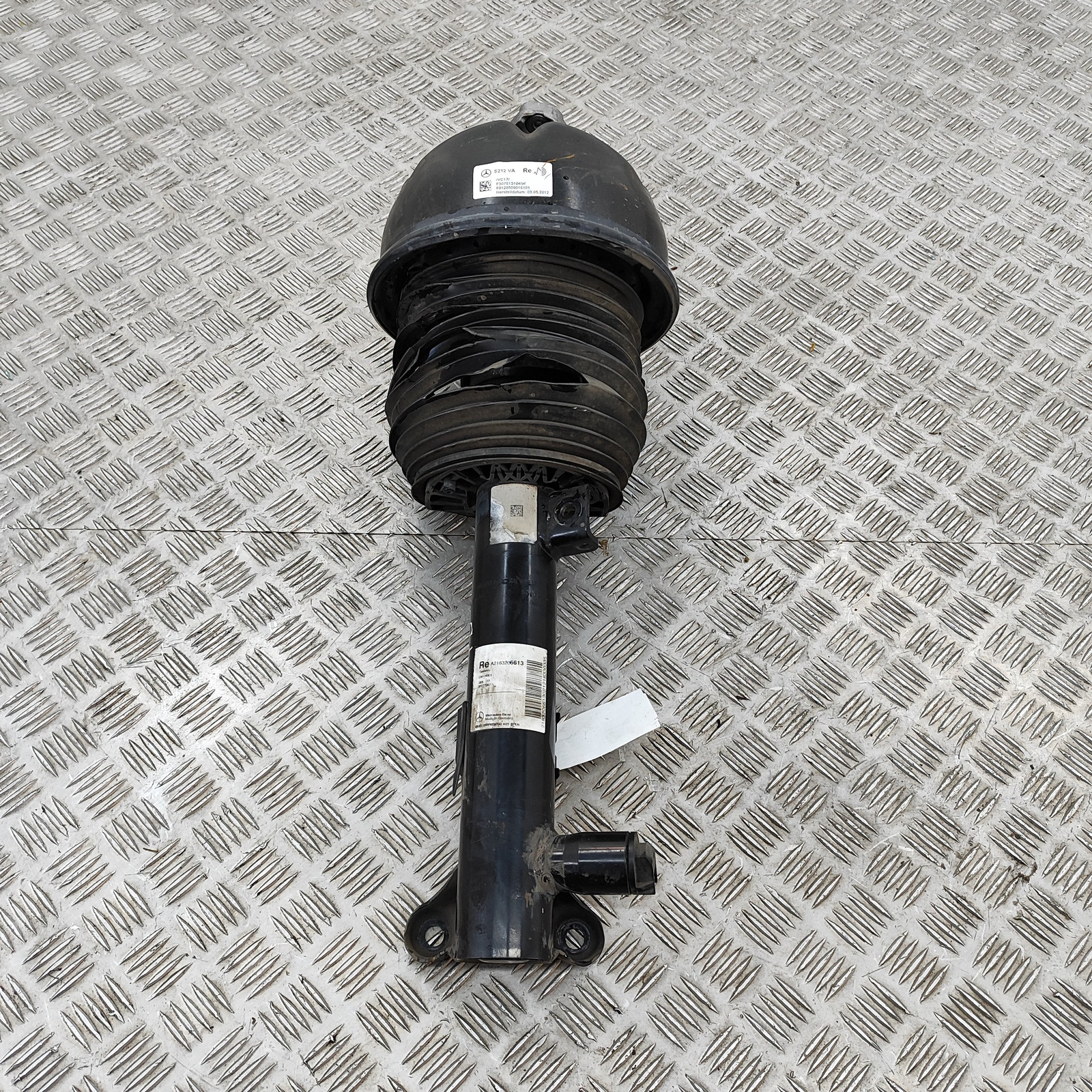 Mercedes-Benz CLS C218 Air Shock Absorber Front Right A2183206613