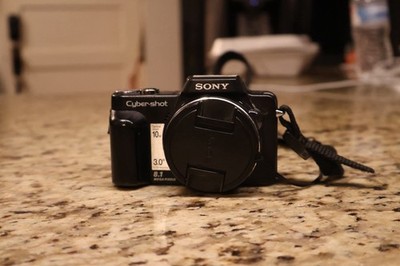 Sony Cyber-shot DSC-H10 With Bag + Charger + Spare Battery Ready To Shoot Bundle