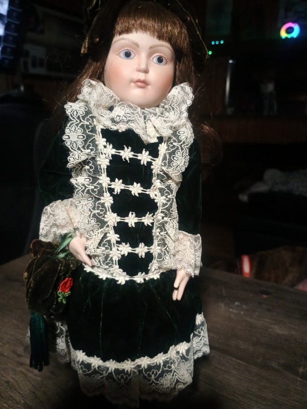 Franklin Heirloom Porcelain Doll Emily w/ purse/stand. 16" tall. Excellent.