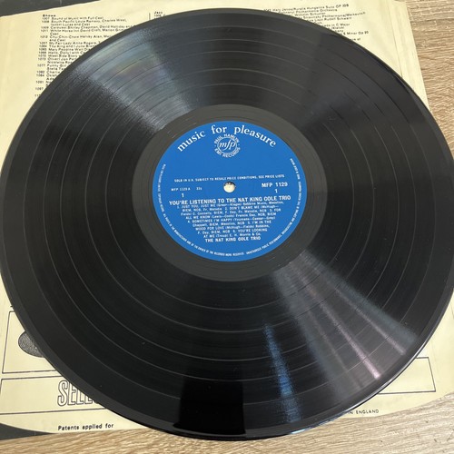 NAT KING COLE SINGS WITH THE NAT KING COLE TRIO 1970 GB VINYL LP ALBUM MFP 1129 - Imagen 6 de 8
