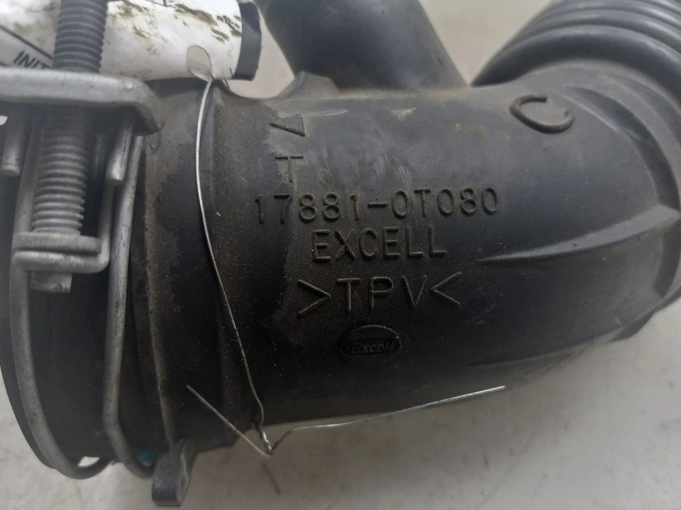 17 TOYOTA COROLLA INTAKE HOSE 1.8L - Image 2 of 4