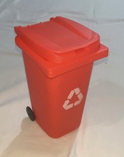 Brand New pencil holder Garbage / Recycle Cans With Lid on Wheels Red