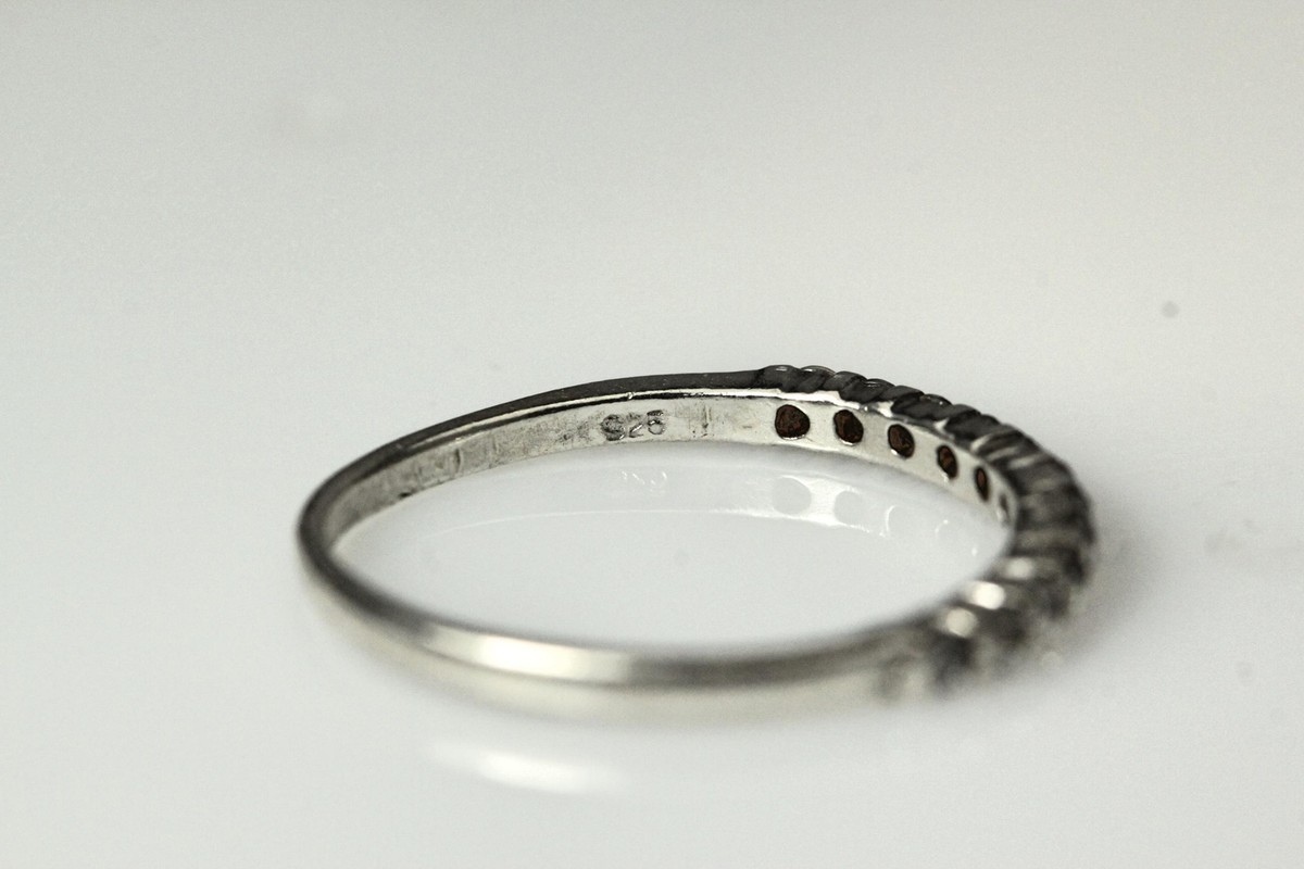 925 Sterling Silver Size 7 Thin Cubic Zirconia Band 1.1 Grams