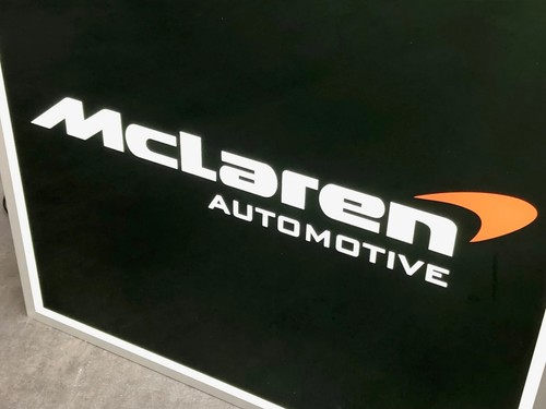 Insegna Luminata Doppio Lato Concessionario Ufficiale McLaren 2011 - Foto 10 di 10