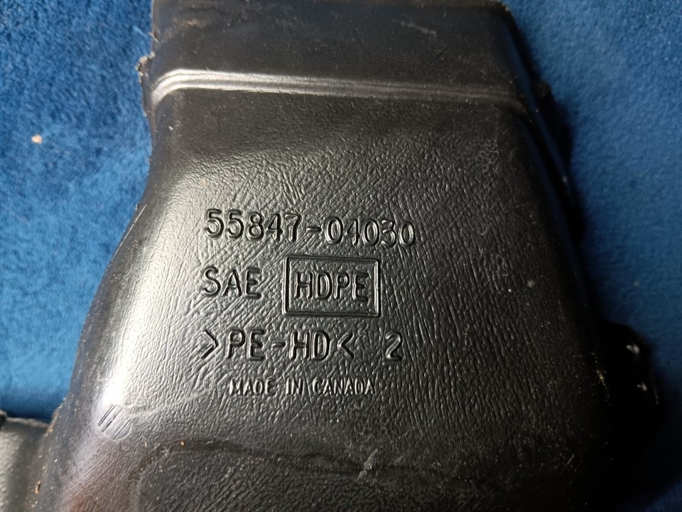 9504 Toyota AC Heater HVAC Center Duct Pipe To Register 55847