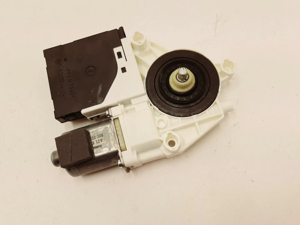 New original AUDI A3 04-07 window regulator motor right 8P0959802E - Image 2 of 4