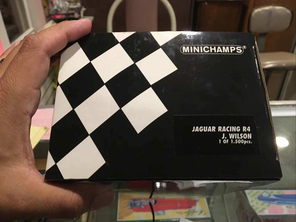 Fórmula 1 Jaguar Racing R4 2003 Justin Wilson MiniChamps 1/18 autografiado firmado Foto 3 de 4