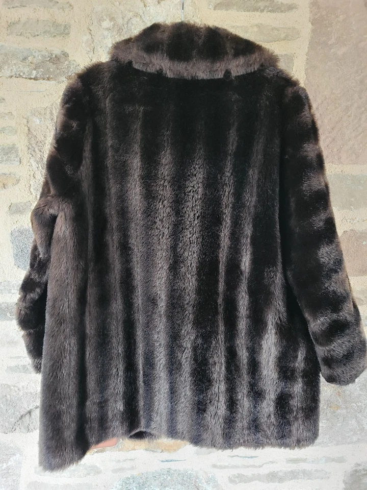 Vintage Tissavel Faux Fur Coat – 80s/90s Dark Brown Plush Jacket, Made in France - Image 2 of 4
