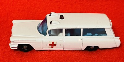 A lesney matchbox model no. 54 s & s cadillac - France