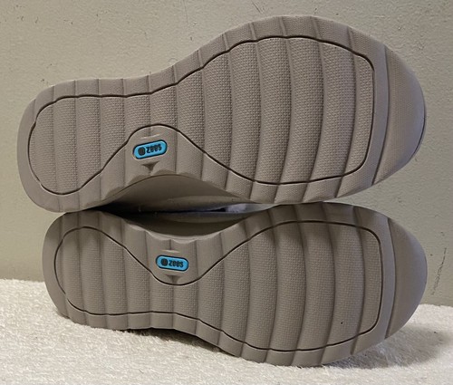 Zapatos cómodos sin cordones Bzees gris claro con estampado animal talla 10W - Imagen 5 de 5
