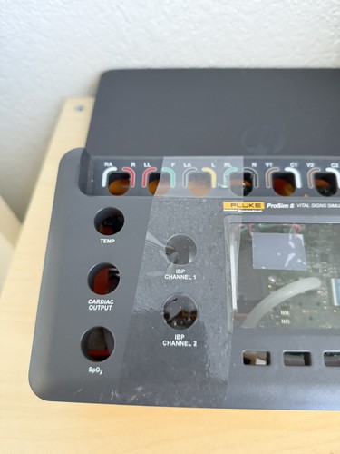 FLUKE BIOMEDICAL PROSIM 8 VITALZEICHEN-SIMULATOR (NUR TEILE) FÜR TEILE - Bild 6 von 12