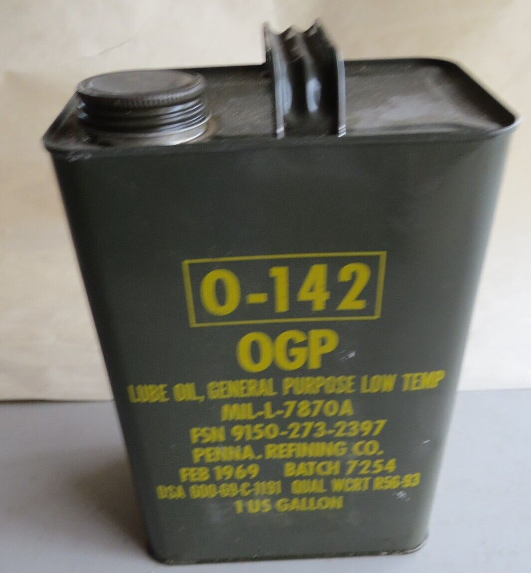 NICE VINTAGE OGP MILITARY 2 Gallon OIL CAN 0-142 Full ca. 1969 L()()K NR!