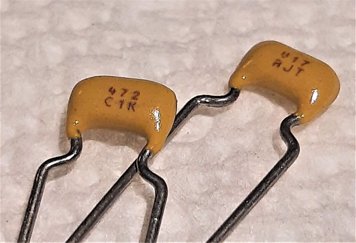 25 pcs of AVX SR211C472KAA CERAMIC CAP 100 VDC 4700 pF X7R 25 pcs of AVX SR211C472KAA CERAMIC CAP 100 VDC 4700 pF X7R