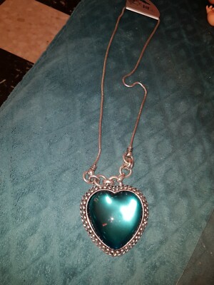  heart of the ocean stone necklace ''9cm x 9cm beautiful. bombed 2.8cm high 