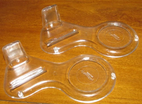 2 Roberts Colonial House Clear Plastic Cup & Saucer Holder Stand Display