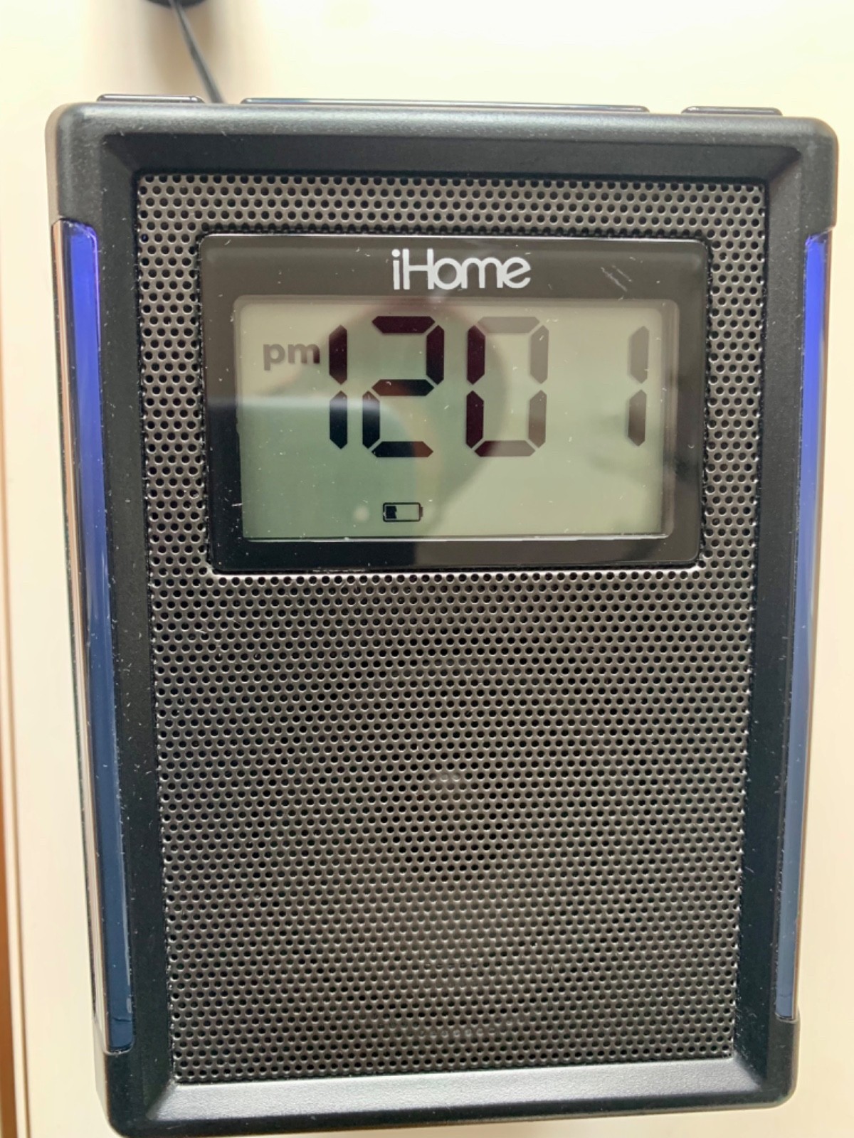 iHome iP40 Black Docking Alarm Clock Radio w/Power Cord, Preowned