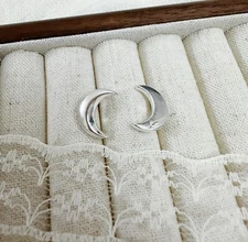 Woman S925 Sterling Silver Moon Shape Fashion Earrings Simple Design Best Fit