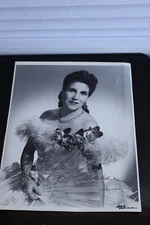Vintage Licia Albanese Signed Photograph – Metropolitan Opera Soprano Autograph