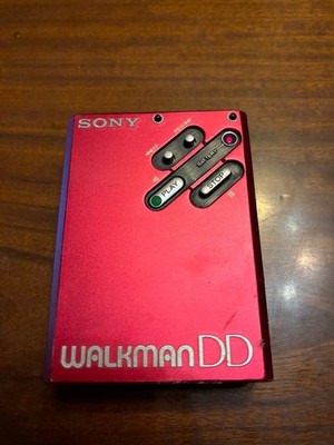 極美品! レッド　ジャンク ウォークマン WM-DD WALKMAN 【レア美品】SONY SONY カセットウォークマン ディスクドライブ WM-DD WALKMAN ポータブルプレーヤー