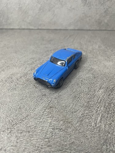 Auto d'epoca Corgi Aston Martin DB6 blu pressofusa giocata con condizioni.