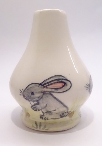 England, BLP Babbacombe Pottery Funnel Pie Bird Vent * Easter Bunnies
