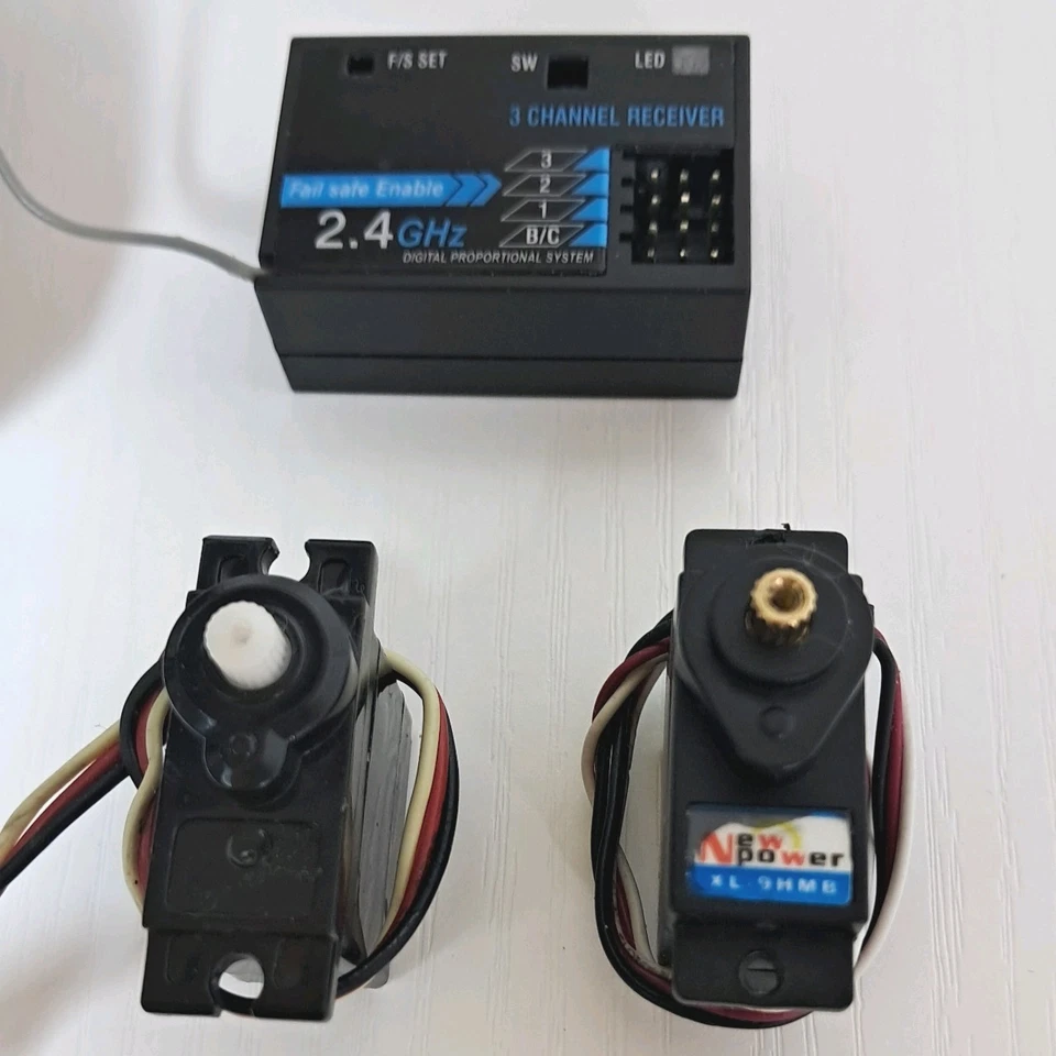 Rc Radio 2.4 Ghz System/2xMini  Servos,1/18 1/16 vgc. - Image 2 of 2