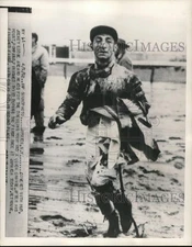1952 Press Photo Jockey Eddie Arcaro after race, Jamaica, New York - pis14961