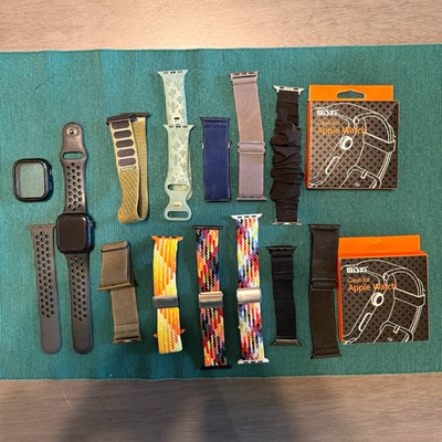 Apple Watch s.8 41mm aluminum ceramic with myriad of accessories
