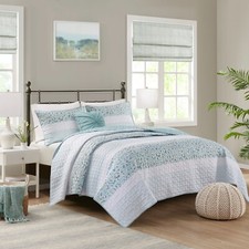 Madison Park Caralie 4 Piece Seersucker Quilt Set with Throw Pillow Queen King