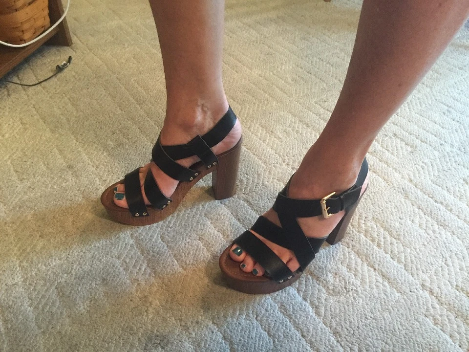 Women's Shoes - Image 2 of 3