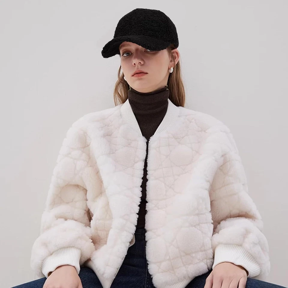 Gorra de béisbol borrosa de piel sintética de invierno térmica de lana de oveja gorra de pelota ajustable Foto 4 de 4