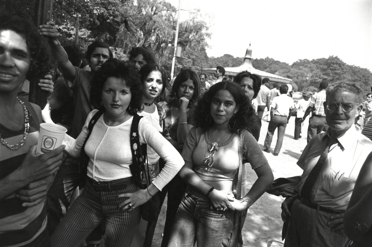 Garry WINOGRAND: Women Are Beautiful c. 1970 / Silver Print Garry WINOGRAND: Women Are Beautiful c. 1970 / Silver Print