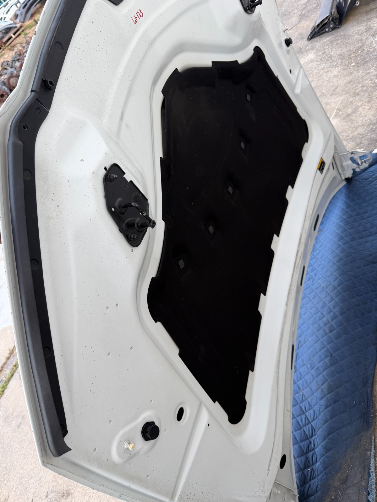 Lamborghini Urus 2018 Front Engine lid White