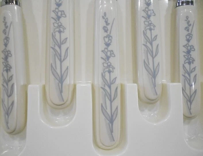20-pc CORELLE Sandstone BLUE LILY Floral FLATWARE SET *Serrated Knives Stainless
Opens in a new wind