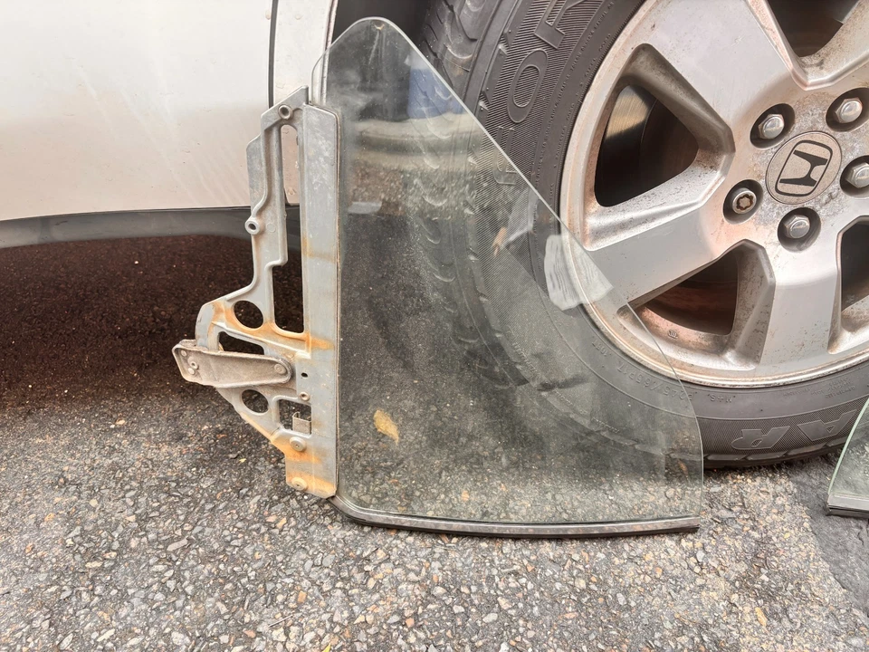 AMC JAVELIN AMX 1968-74 PARABRISAS DELANTEROS Y TRASEROS Y PANEL QUATER TRASERO CONJUNTO DE VIDRIO Foto 3 de 4