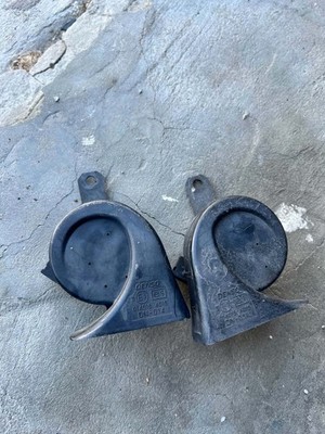 02-06 TOYOTA CAMRY HIGH AND LOW TONE CAR HORN SET PAIR OEM