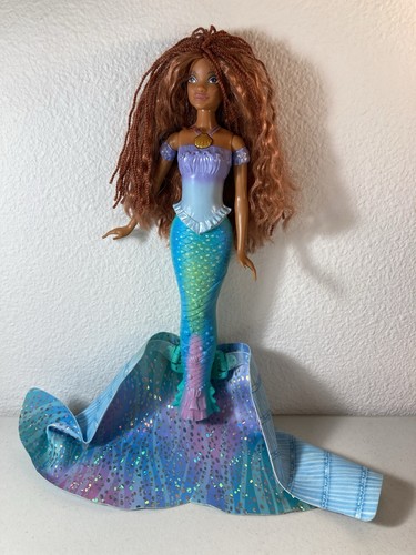 Mattel - 2023 Disney's La Sirenetta - Bambola Ariel Live Action Trasformatrice - Foto 9 di 9