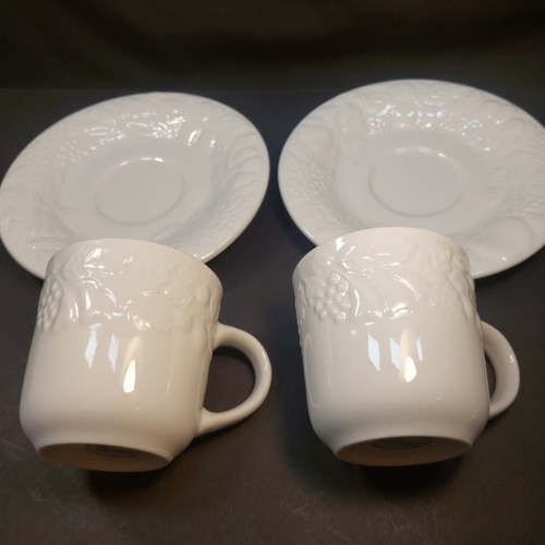 Gibson Everyday White Coffee Tea Cups Raised Vineyard Grapes Fruit 2 Set Saucers - Picture 8 of 12