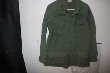 Vietnam jungle fatigue jacket ripstop 1968 sz Small Reg great shape w insignia
