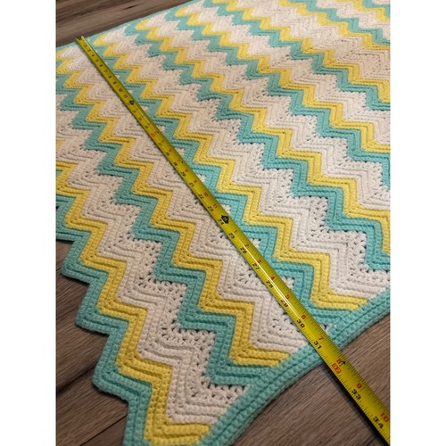 Handmade Crochet Baby Blanket Chevron Pattern 48" x 31" Yellow/White/Blue - Picture 4 of 6