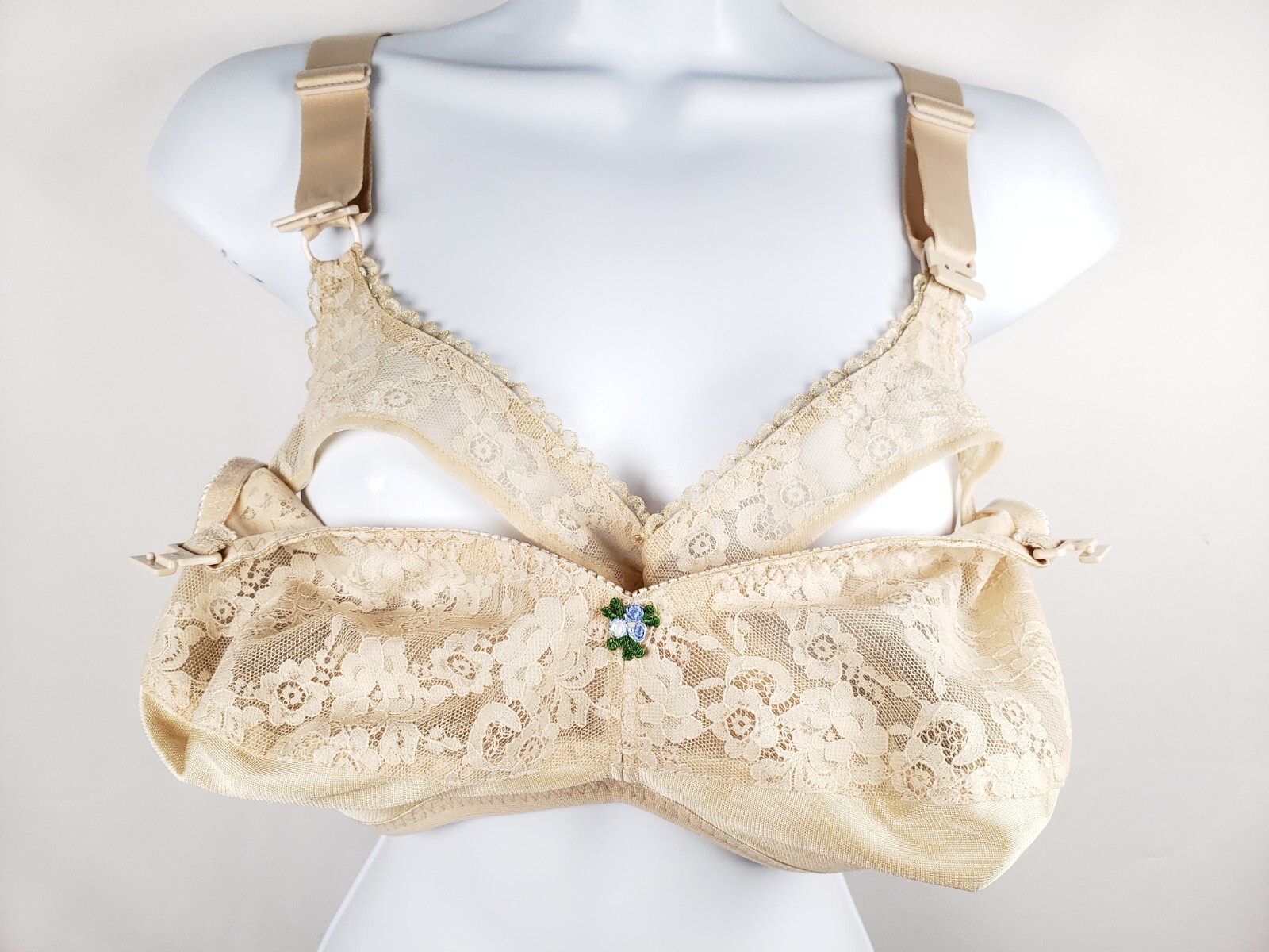 VTG JEUNIQUE Beauty Style J61 Beige Satin Soft Cup Bra 36F Wireless NOS