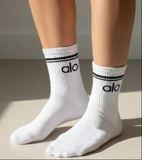NWT 4-Pair Alo Unisex Crew Socks White Medium Size Pack Athletic Casual Sport
