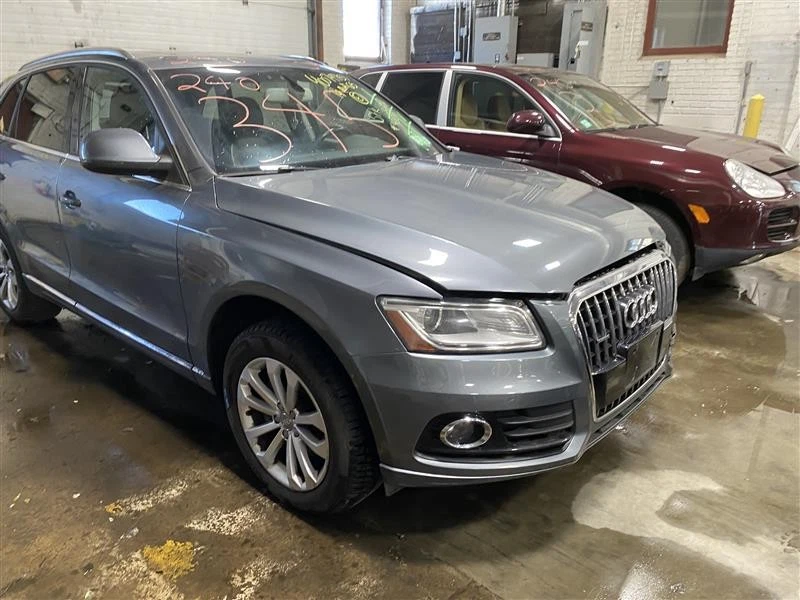 PLASTIC ENGINE COVER Audi Q5 2014 14 1361333 Foto 3 de 4