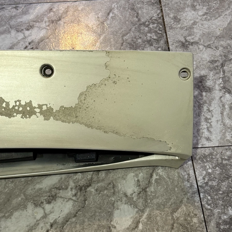 Luz de alerón Cadillac Escalade EXT 2002-2006 NO incluida Foto 4 de 4