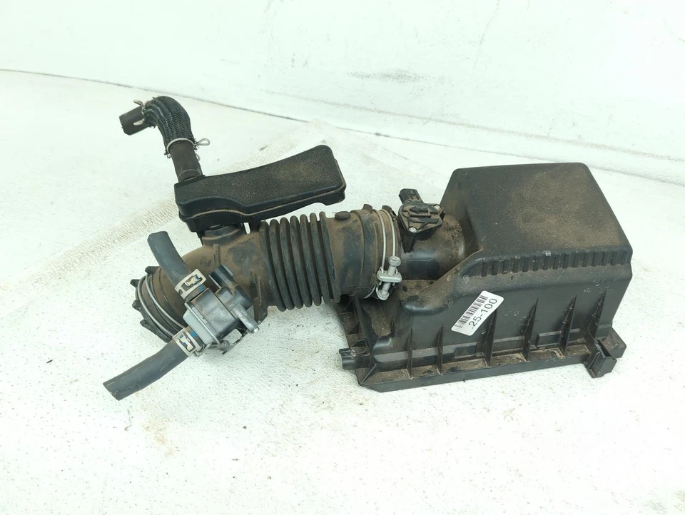 Caja de filtro y tubo limpiador de admisión de aire Toyota Corolla 2021-2022 17705-24330 Foto 3 de 4