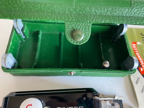 Vintage Singer Buttonholer 160506 With 9 Tamplates Instruction Case - Picture 2 of 11