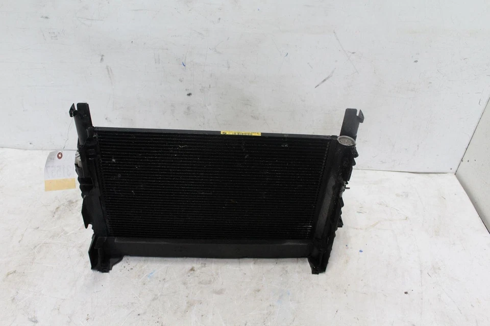 Condenser BMW M5 06 07 08 09 10 - Image 2 of 3