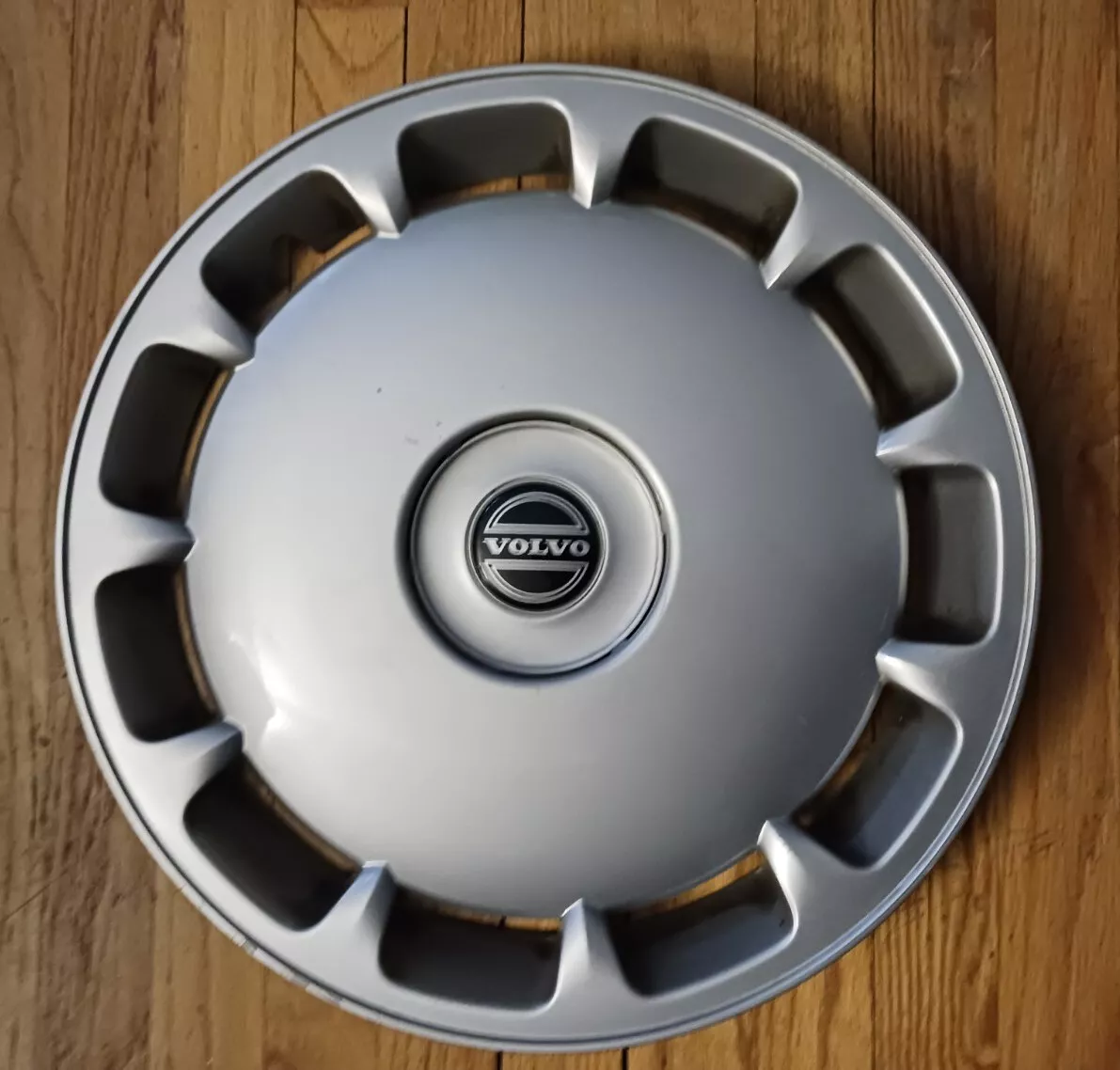 Volvo hubcaps online