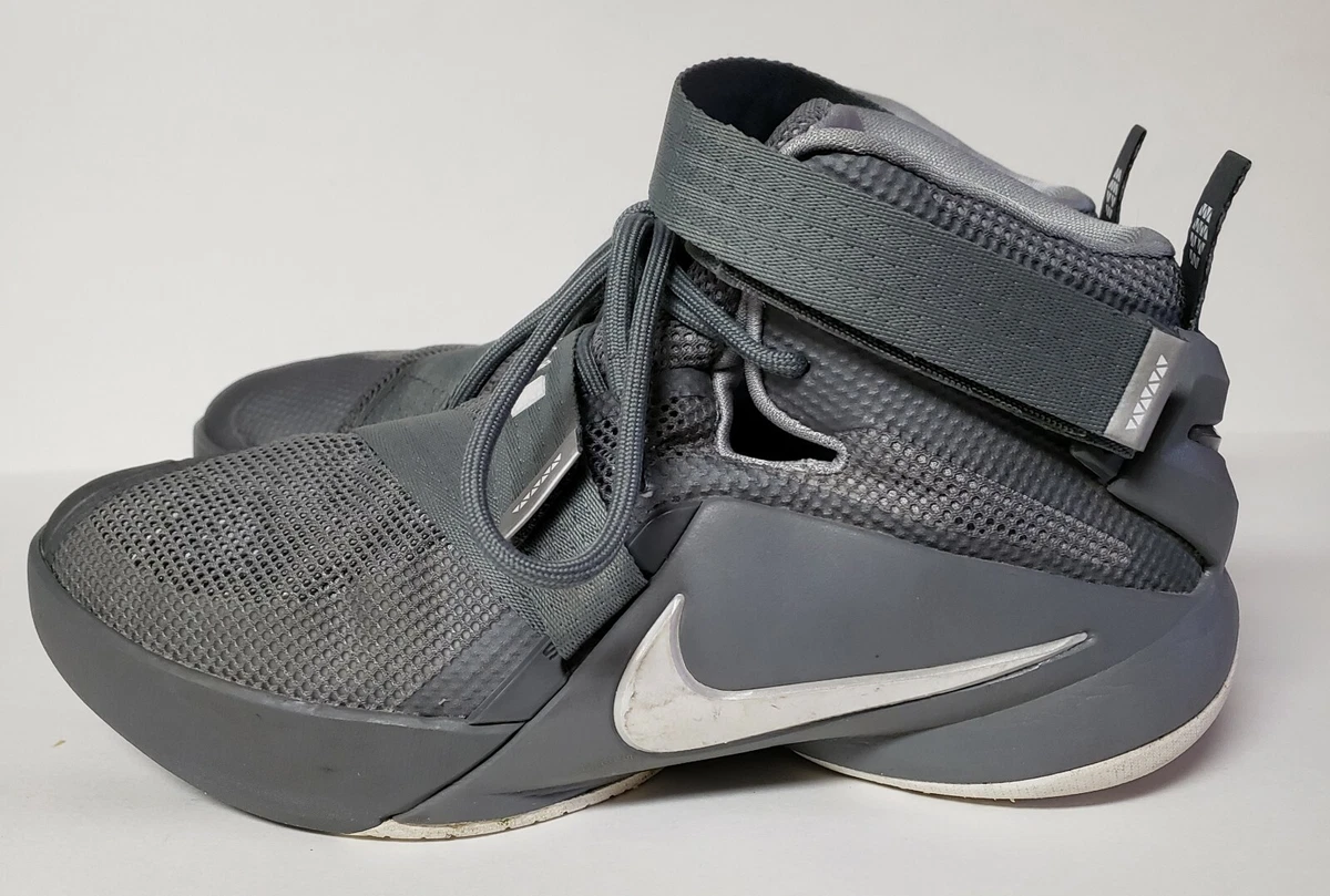 Youth Boys Nike Lebron James Soldier Wolf Gray Basketball Shoes Size 5.5 Y Youth